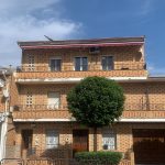 Amplio piso con placas solares en venta en Vía del Calatraveño – El Viso (Córdoba) Se vende magnífica vivienda de 142 m², ubicada en la tranquila zona de El Viso, Córdoba. La vivienda combina amplitud y confort, además de contar con un sistema de placas solares, que optimiza el consumo energético. La vivienda se distribuye en: 4 habitaciones dobles, ideales para toda la familia Amplio salón-comedor con acceso a balcón 2 cuartos de baño completos Cocina independiente con despensa Cuarto trastero Terraza delantera y trasera, perfectas para el ocio al aire libre 💰 Precio: 78.000 € No pierdas la oportunidad de adquirir esta vivienda con eficiencia energética. Ubicación excelente, acceso cercano a servicios y un entorno ideal. ¡Contacta para más información!